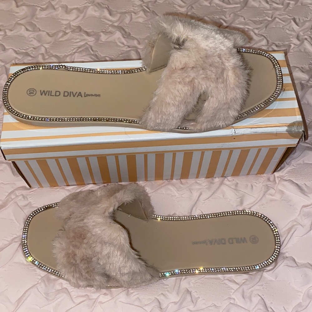 Nude beige fur slides